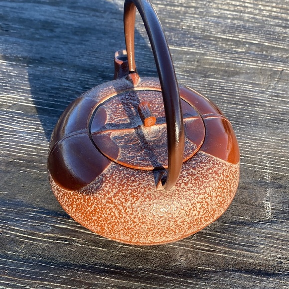 Cast Ironware Nanbu Tekki Japanese Tea kettle: Handmade one leaf / hearts EUC - Picture 4 of 12